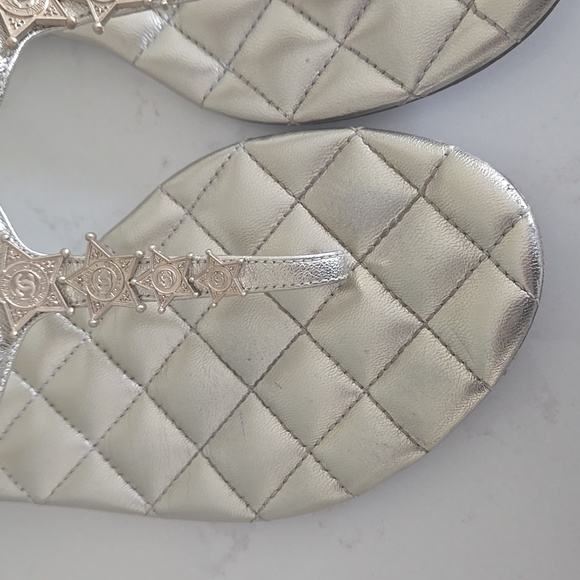 Chanel Star Motiff Metallic Gold Leather Interlocking CC Thong Sandals 36.5 C - Picture 12 of 14